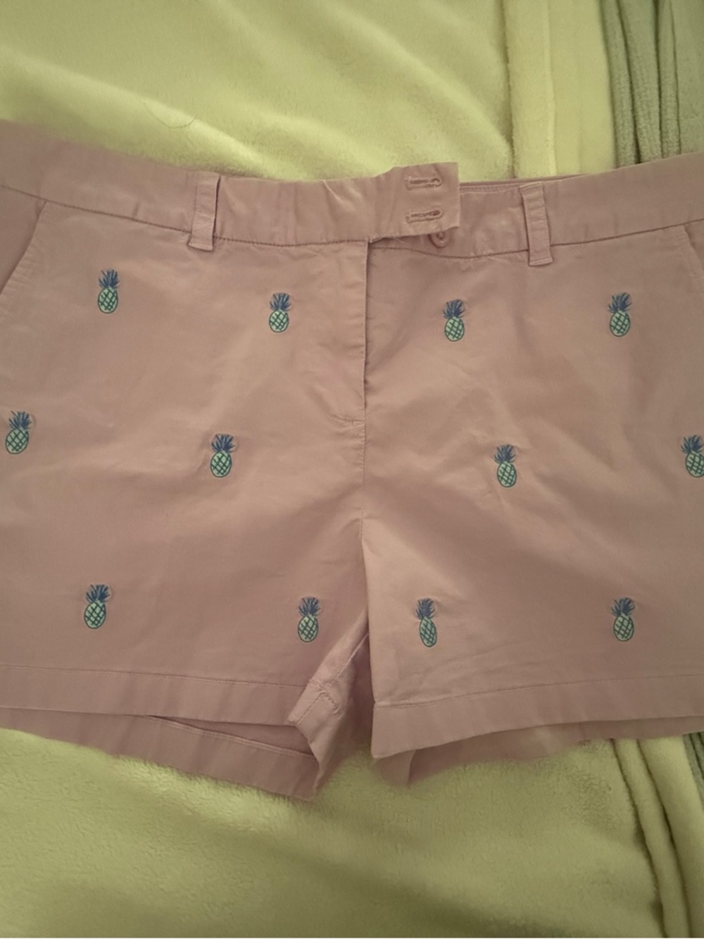 Vineyard Vines Pink Shorts with Blue-Green Pineapple Embroidery
